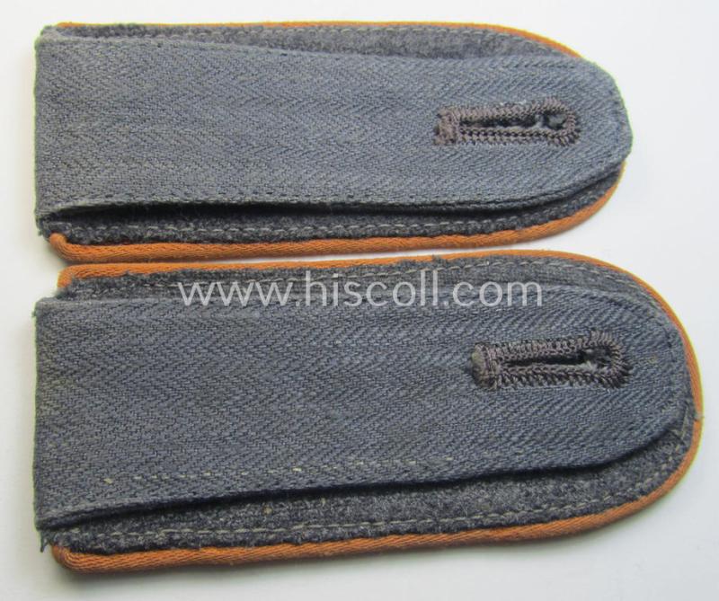 Pair of WH (Luftwaffe) EM-type shoulderstraps as was executed in typical 'HBT'-type cloth and piped in the copper-brown-coloured branchcolour for usage by a: 'Soldat der Nachrichten-Truppen'