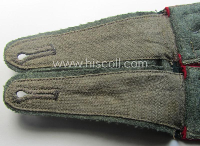 Pair of WH (Heeres), 'cyphered', so-called: 'M36 o. M40'-NCO-type shoulderstraps as was intended for usage by an: 'Oberfeldwebel einer Veterinär-Abteilung und Mitglied einer Ärtzlichen Akademie des Heeres'