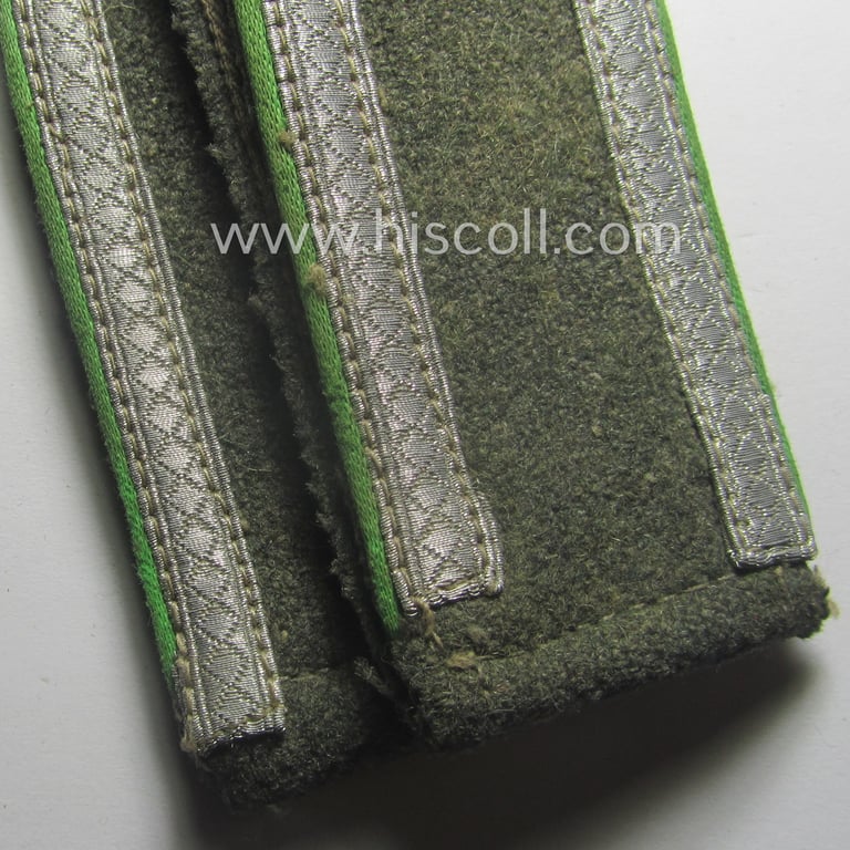 Pair of WH (Heeres) mid-war-period- (ie. 'M41 o. M43'-pattern-) NCO-type shoulderstraps as was intended for usage by an: 'Unteroffizier der Panzer-Grenadier-Trpn.'