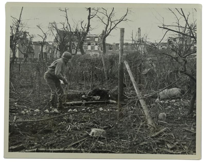 US WW2 Press Photo Set 'Box Mine'