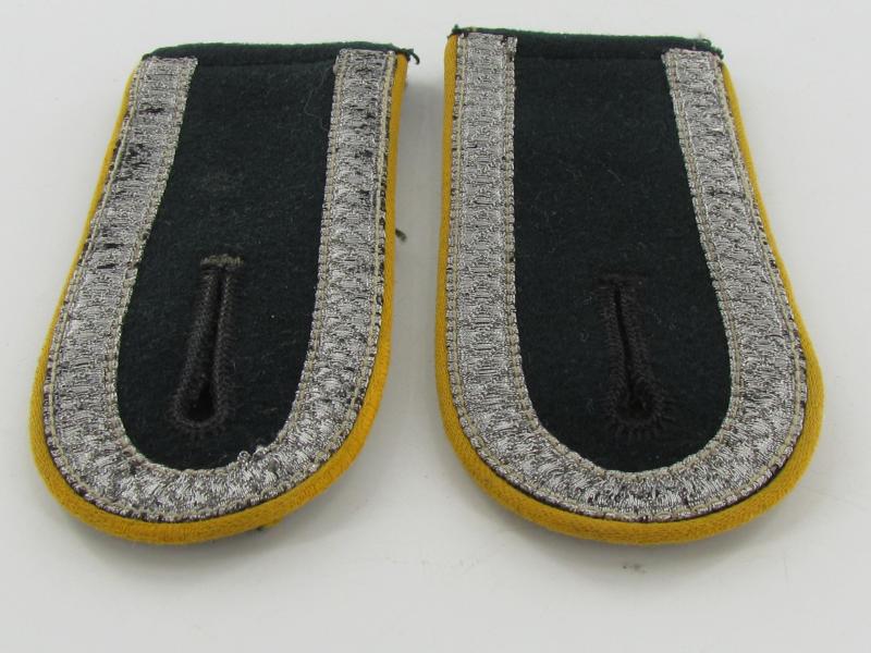 Wehrmacht (Heer) M36 cavalry or reconnaissance shoulder boards for Unteroffizier (NCO)