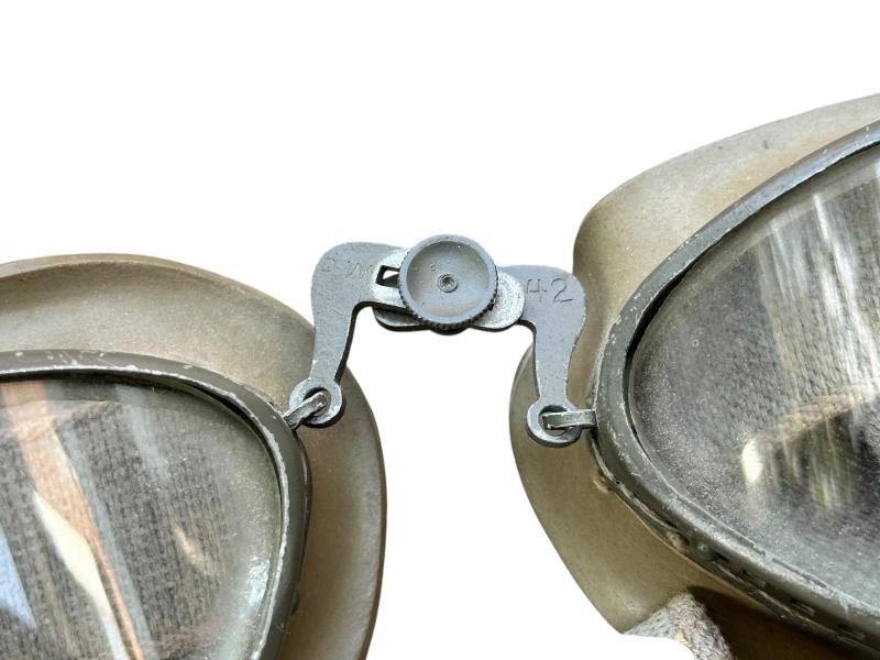 German WWII Goggles in Case -1942-