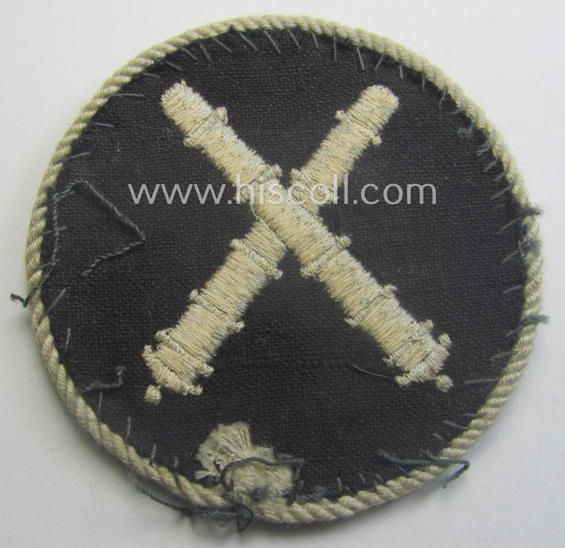 WH (Luftwaffe) machine-embroidered, trade- ie. special-career-patch (ie. 'Tätigkeitsabzeichen') as was intended for: 'geprüfter Waffenpersonal der Flak-Artillerie' (ie. senior anti-aircraft-troops, weapon-maintenance staff)