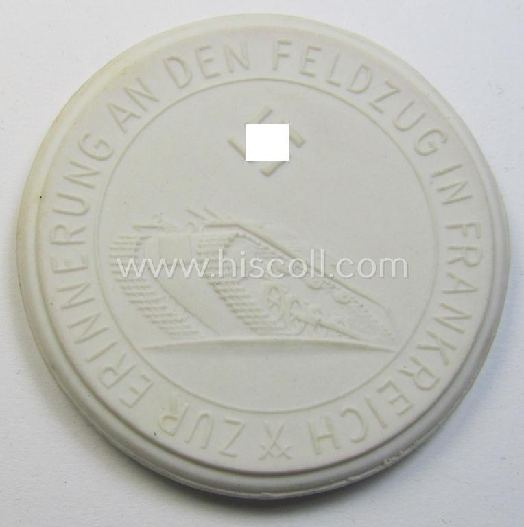 Attractive - and not that often encountered! - white-toned- and/or: 'Meissen'-porcelain-based: 'Erinnerungs- o. nichttragbare Medaille' showing the Eiffel-tower and bearing the text: 'Einnahme von Paris 14. Juni 1940'