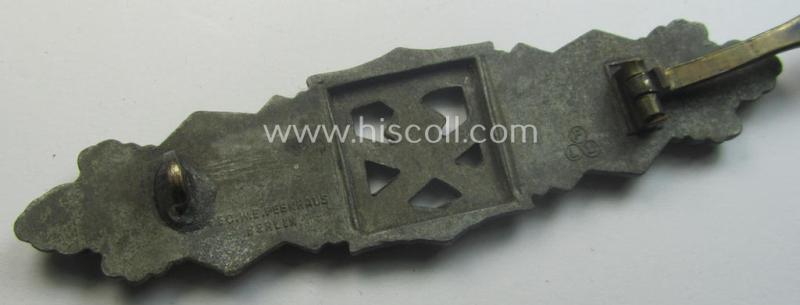 'Nahkampfspange in Bronze' (or: bronze-class close-combat clasp ie. CCC) being a maker- (ie. 'FLL'-) marked- and minimally converse-shaped so-called: '3rd pattern'-specimen as was produced by the maker- (ie. 'Hersteller') 'Friedrich Linden'