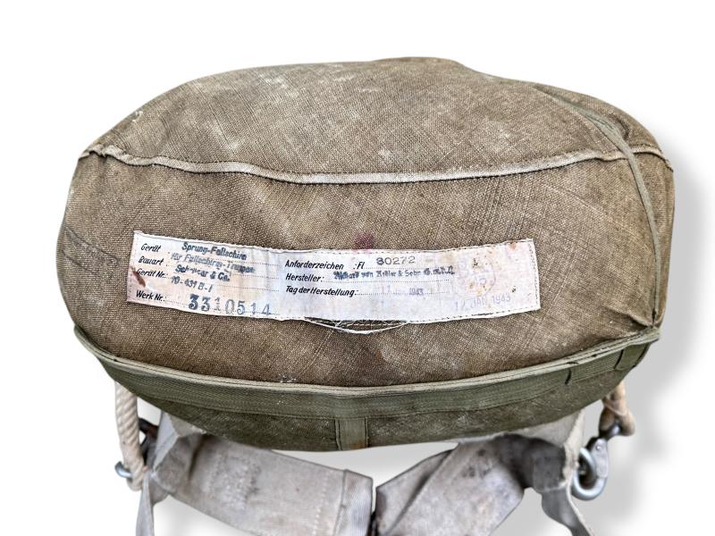 Fallschirmjäger RZ20 Harness and Bag -unpacked-