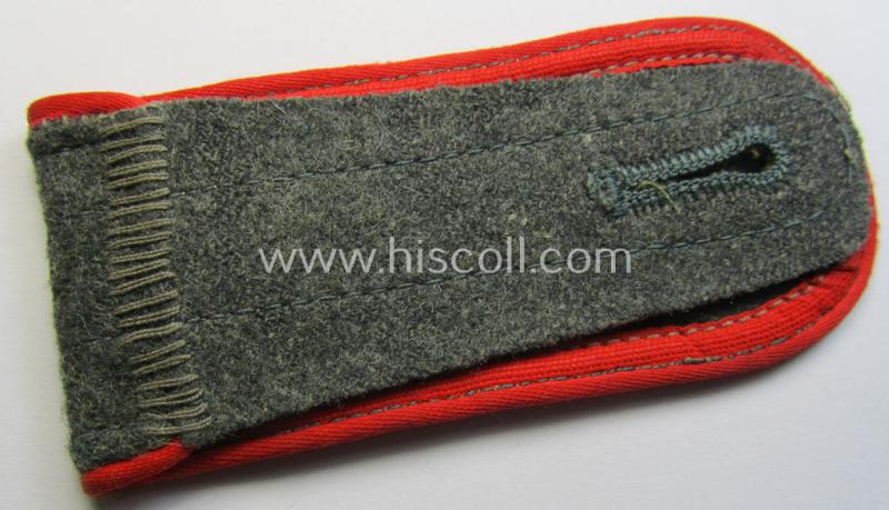 Single, later-war period- (ie. so-called: 'M44'-pattern-) simplified WH (Heeres) enlisted-mens'-type shoulderstrap as was intended for a: 'Soldat eines (Sturm)Artillerie-Regiments'