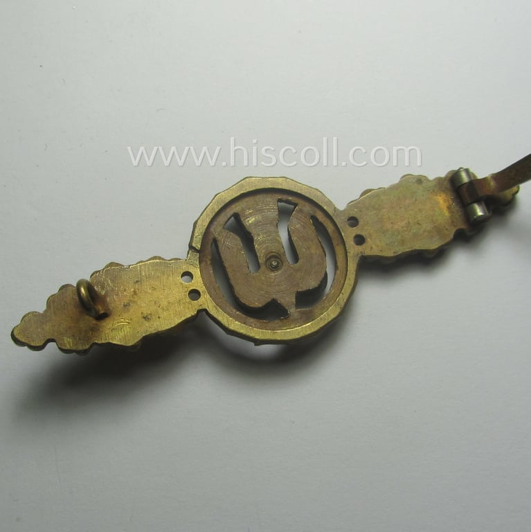 Tombak- (ie. 'Buntmetall'-) based- and/or (typical) non-maker-marked example of a WH (Luftwaffe) 'Frontflugspange für Kampfflieger in Bronze' as presumably produced by the: 'C.E. Juncker'-company