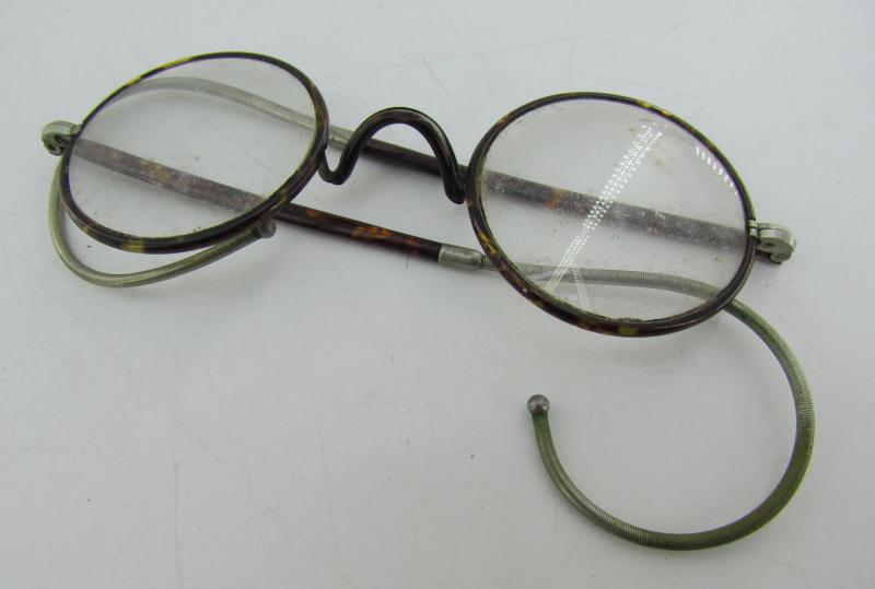 Wehrmacht 'Maskenbrille' in Container