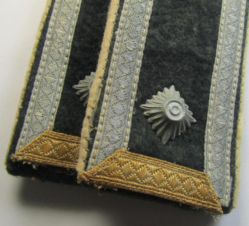 Attractive - and fully matching! - pair of WH (Heeres), early-war-period- (ie. 'M36'- ie. 'M40'-pattern, 'tailor-made') NCO-type shoulderstraps as was intended for usage by a: 'Feldwebel eines Infanterie-Regiments'