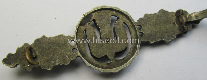 Attractive, tombak- (ie. 'Buntmetall'-) based- and/or non-maker-marked example of a WH (Luftwaffe) 'Frontflugspange für Kampfflieger in Silber' as presumably produced by the: 'C.E. Juncker'-company