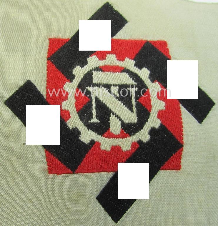 Attractive, beige-white-coloured and typical linnen-based so-called: TeNo (ie.: 'Technische Nothilfe') 'Amtsträger'-armband depicting the typical 'TeNo'-logo (with TN-lettering) and that comes in a just minimally used- ie. worn, condition