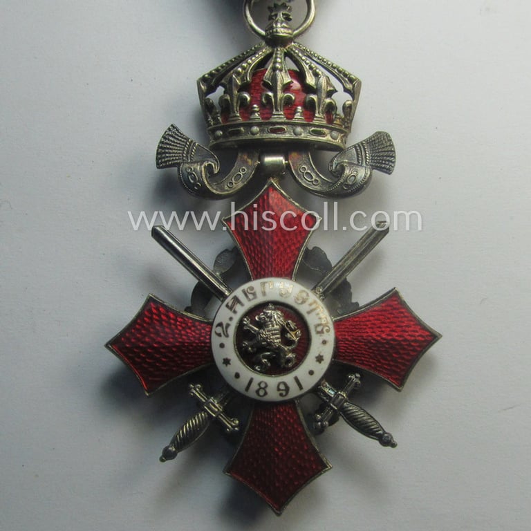 Superb - silver-toned- and nicely enamelled! - Bulgarian, military-cross: 'For Bravery' (or: in Bulgarian- ie. Cyrilic language: 'Ordena Za Hrabrost') being a neat and/or detailed example of the 5th Class that comes in its period etui as issued