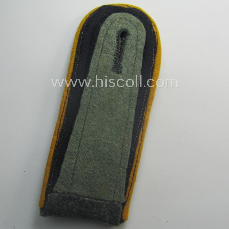 Single, WH (Luftwaffe) NCO-type shoulderstrap as piped in the golden-yellow- (ie. 'goldgelbener'-) coloured branchcolour as was intended for an: 'Oberfeldwebel der Flieger o. Fallschirm-Trpn.'