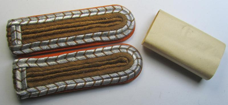 Superb - and fully matching! - WWII-period, 'Gendarmerie'-related NCO-type shoulderboard-pair for a: 'Wachtmeister der Gendarmerie' (that comes still 'packed' in its period albeit unmarked wrapping-'Banderolle')