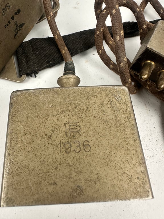 Wehrmacht Brustmikrofon 33 in Original Pouch.