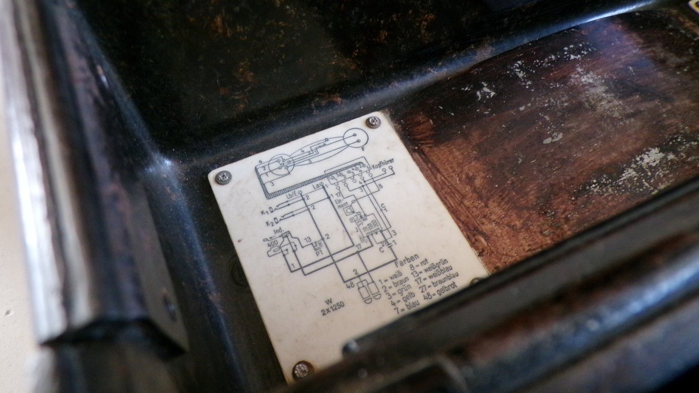 Feldfernsprecher (FF33) – Matching 1943 "Eisen"