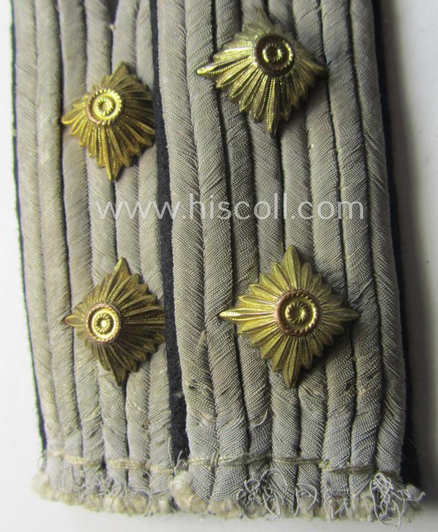 Pair of WH (Heeres) officers'-type shoulderboards: 'Hauptmann eines Pionier-Batallions o. Abts.'