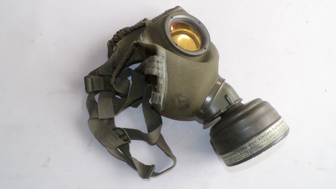 Daimler Benz Factory Guard Gasmask