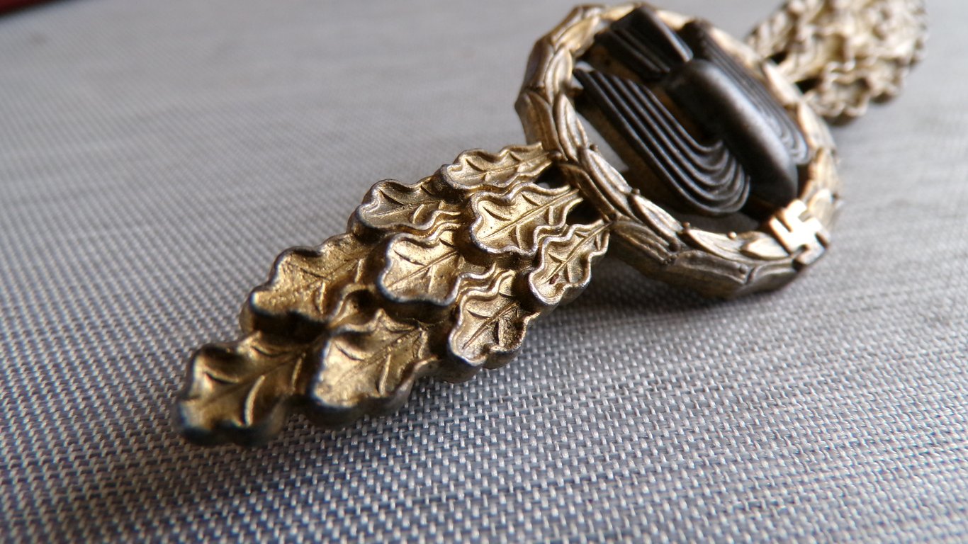 Luftwaffe Gold Bomber Pilot Clasp