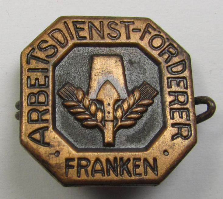 Membership-lapel-pin (ie. 'Abzeichen für fördernde Mitglieder der FAD Franken') as was intended for a member who officially supported the: 'Freiwilligen Arbeitsdienst' (ie. 'FAD') being a maker- (ie. 'Rzm 14'-) marked example