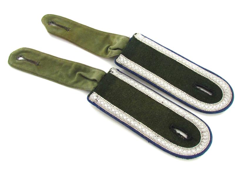 Wehrmacht ( Heer ) M36 medical or Sanitäter nco or Unteroffizier shoulder boards