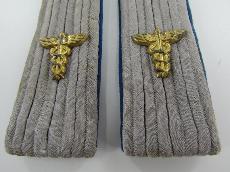 Wehrmacht Administrative  Zahlmeister's Shoulder Boards