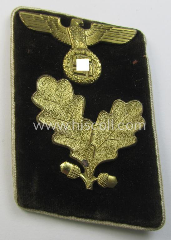Attractive - albeit regrettably single! - N.S.D.A.P.-type collar-patch (ie. 'Kragenspiegel für pol. Leiter') being a piece as intended for usage by an: 'N.S.D.A.P.-Bereichsleiter' at 'Kreis'-level and that comes in a hardly used nor worn, condi...
