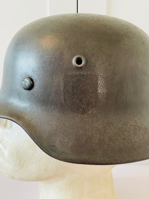 TOTALLY ORIGINAL RARE GERMAN WWII ARMY M40 DD COMBAT HELMET