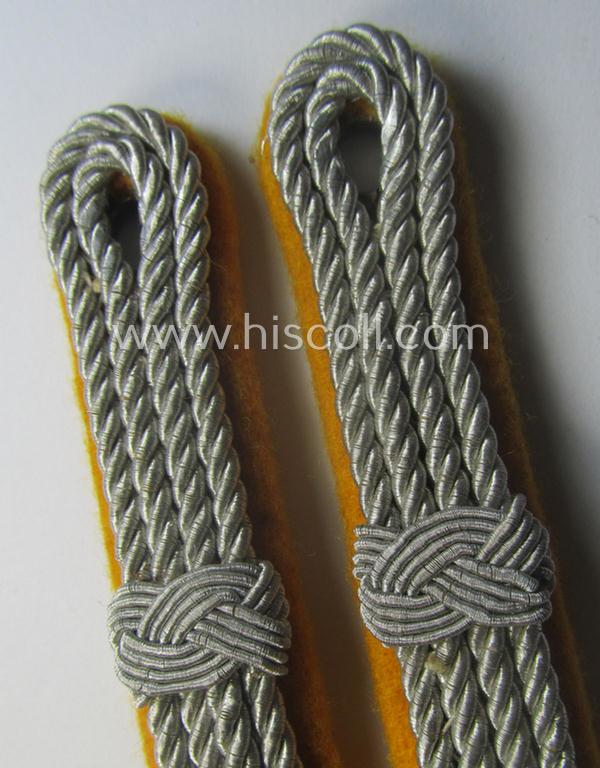 Pair of DLV- (ie. 'Deutscher Luftsportsverbandes'-) related officers'-type shoulderboards as was specifically intended for a: 'DLV-Fliegeroberleutnant o. Schwarmführer'