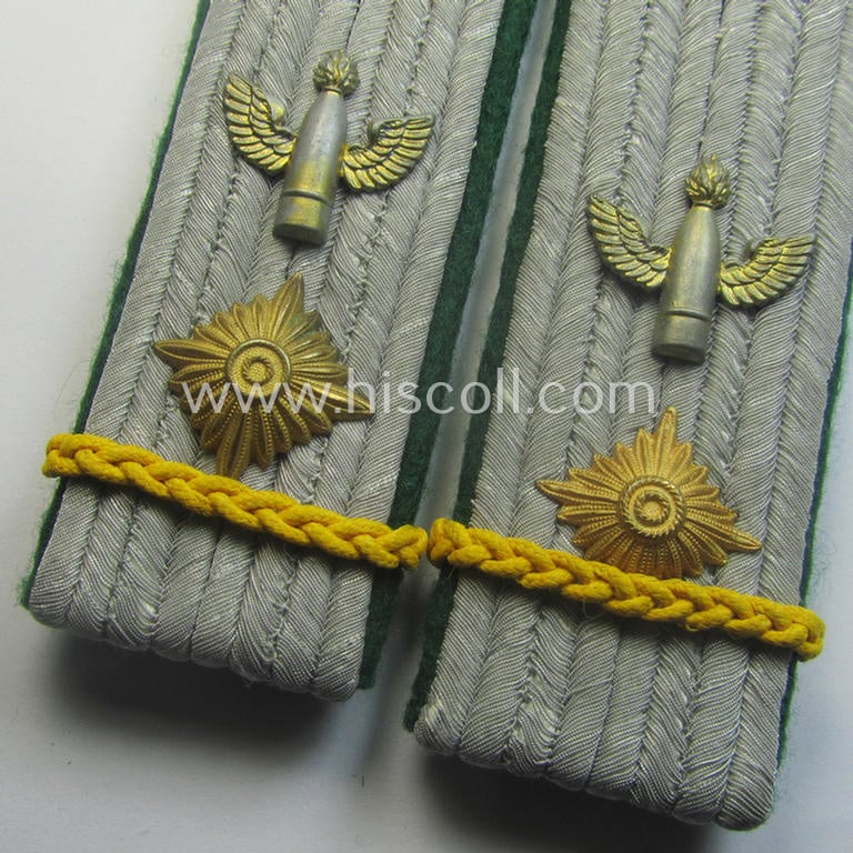 Superb - and fully matching! - pair of WH (KM ie. 'Küsten-Artillerie') 'cyphered' officers'-type shoulderboards (as was specifically intended for uage on the field-grey-coloured tunics) as intended for a: 'Oberleutnant eines Küsten-Art.-Abtlgs.'