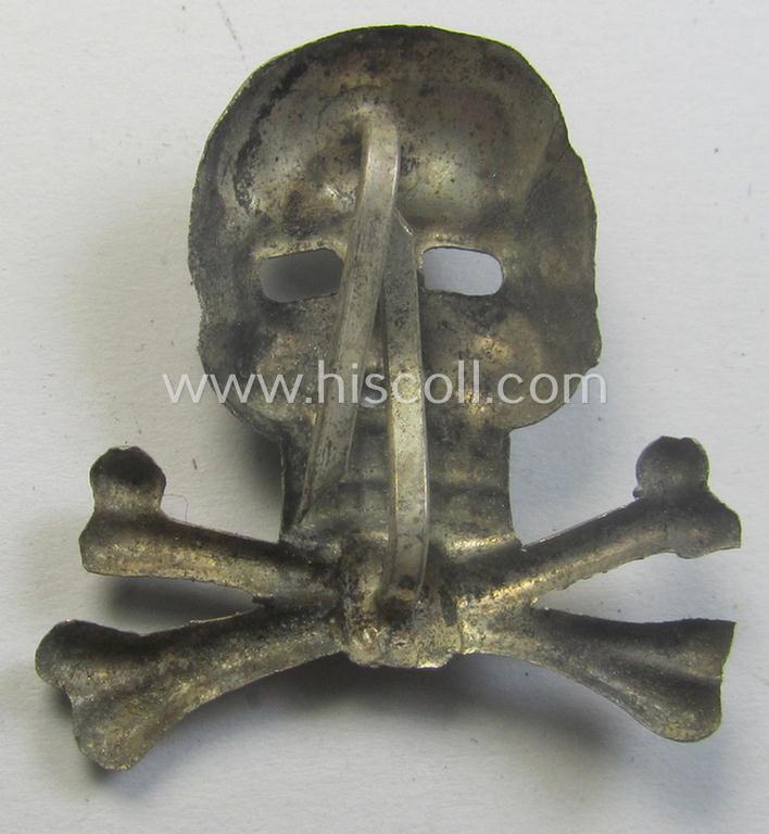 Scarcely encountered, so-called: 'Truppentraditionsabzeichen' (ie. 'Braunschweiger Traditions-Totenkopf für die Schirmmütze des Infanterie-Rgts. 17 u. Kavallerie-Rgts. 13')