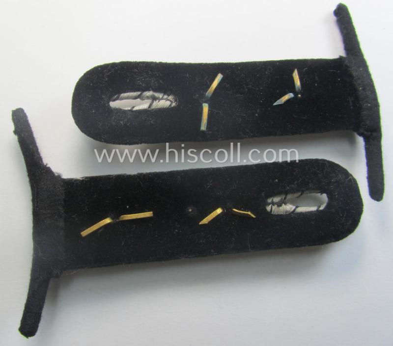 Pair of RAD (ie. 'Reichsarbeitsdienst') officers'-type shoulderboards (being of the 2nd pattern) that comes mounted onto its unsually seen: 'Auf der Steg'-mounting as was specifically intended for an: 'RAD-Oberstfeldmeister'