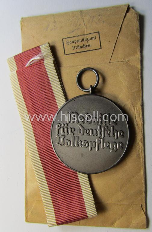 Superb, silver-toned (and zinc- ie. 'Feinzink'-based-) 'Deutsche Volkspflege'- (ie. civil-service) medal being a non-maker-marked example that came stored in its 'Zellstoff'-based pouch (by the 'Hersteller' named: 'Hauptmünzamt München')