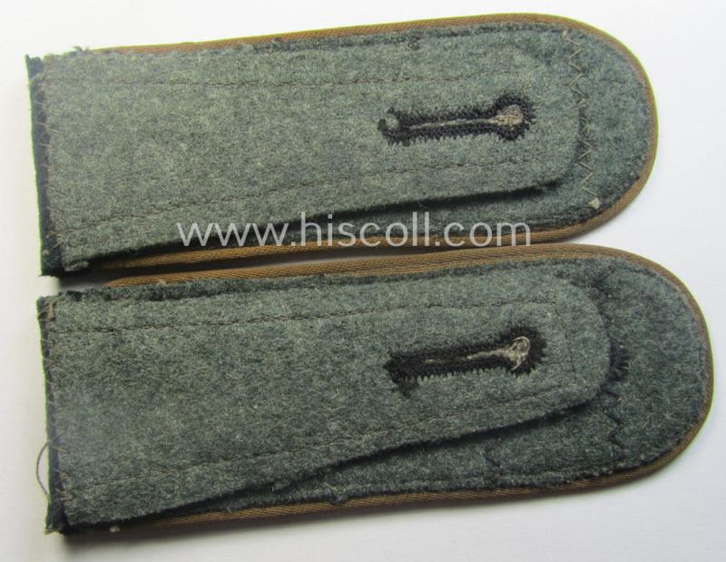 Pair of WH (Heeres) 'M40'-pattern, EM-type shoulderstraps: 'Sld. der Kradschützenbtle. der Pz.Div. u. Inf.Div. (mot)'