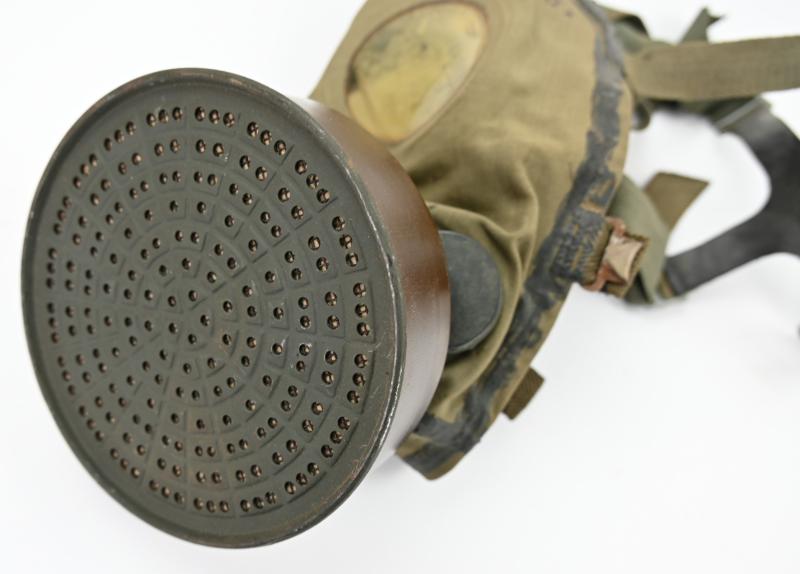 German Luftschutz Gasmask with Carton Filter