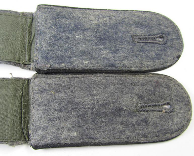 Fully matching pair of (IMO later-war-period-) WH (Luftwaffe), enlisted-mens'-type shoulderstraps, as was intended for a: 'Soldat eines Bau- o. Pioniere-Abteilungs o. Regiments'