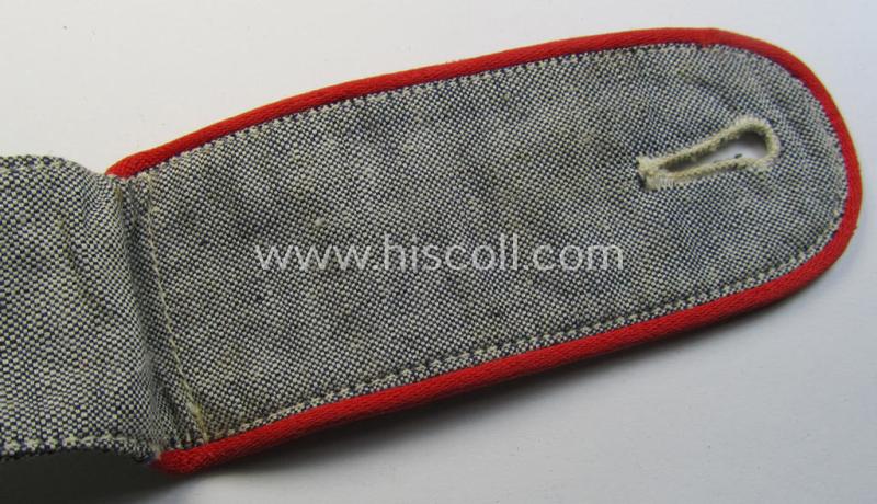 Neat - albeit regrettably single! - WH (LW) EM-type: 'Flakartillerie' shoulderstrap as was specifically intended for the bluish-grey (ie. 'blaumelliertes') summer-shirt and that comes in an overall nice- (albeit moderately used- ie. worn-), condi...