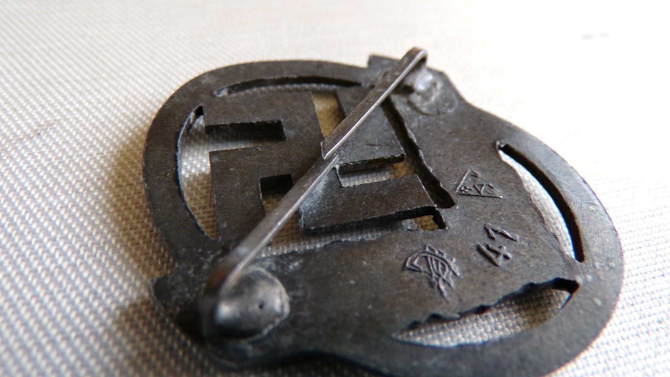 RADwJ Tradition Cap Badge