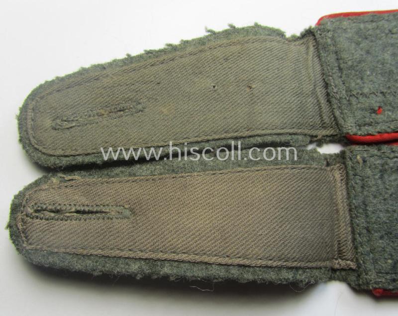 Pair of WH (Heeres) EM-type shoulderstraps: 'Soldat eines (Sturm)Art.-Abtgs. o. Rgts.'