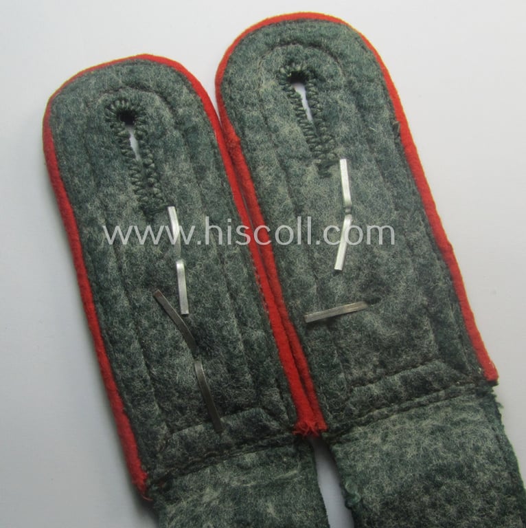 Pair of WH (Heeres) early-war-period- (ie. 'M40'-pattern and typical 'tailor-made') NCO-type shoulderstraps as intended for usage by an: 'Oberwachtmeister eines (Sturm)Art.-Abts. o. Rgts.'