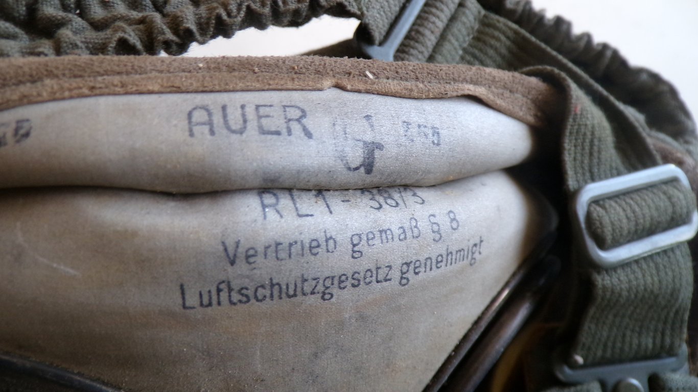 GM38 Auer Gas Mask (Luftschutz Issue)