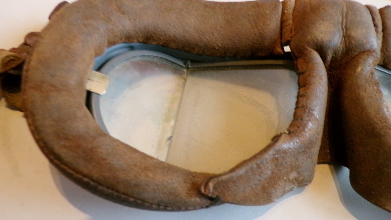 British RAF Mk VIII Flying Goggles – A.M Marked