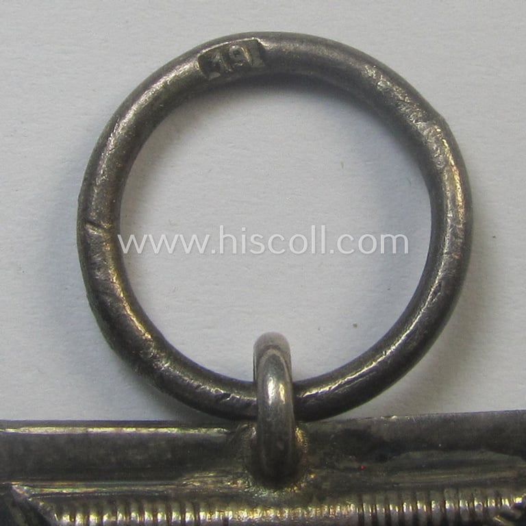 'Eisernes Kreuz II. Klasse' being a maker- (ie. '19'-) marked example by the maker (ie. 'Hersteller'): 'E. Ferdinand Wiedmann'