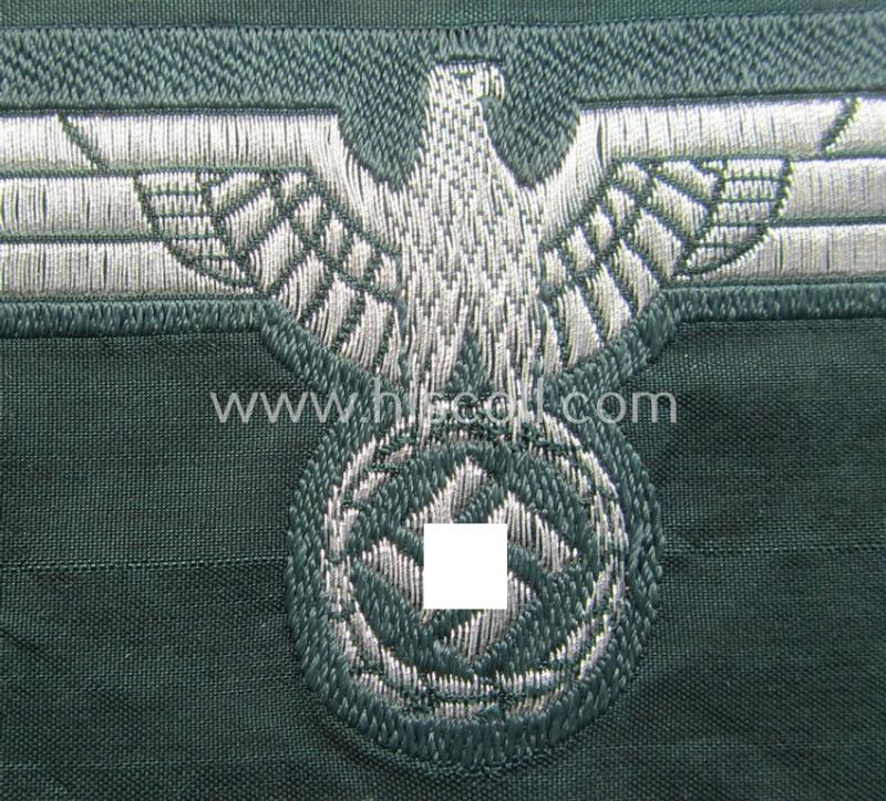Attractive, WH (Heeres) 'flatwire'-woven, officers'-type breast-eagle (ie. 'Brustadler für Offiziere') as was executed in bright-silverish-coloured braid as was intended for usage on the various officers'-pattern tunics