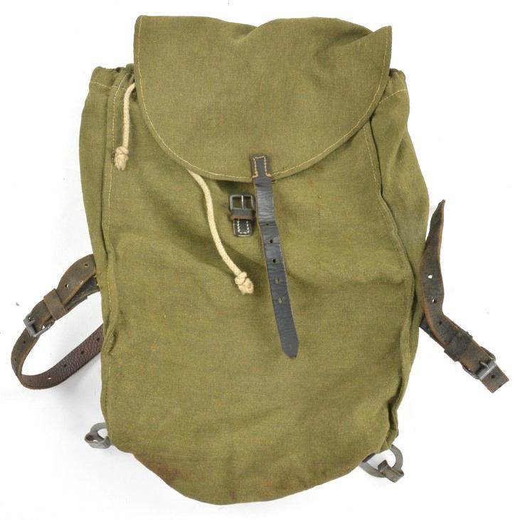 German WH Artillery Backpack with straps