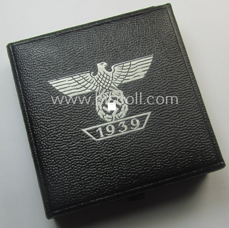 Superb, 'Wiederholungsspange zum EK I. Klasse' (or: bar to the WWI IC first-class) by the maker (ie. 'Hersteller'): 'B.H. Mayer's Kunstprägeanstalt' and that comes stored in its accompanying etui