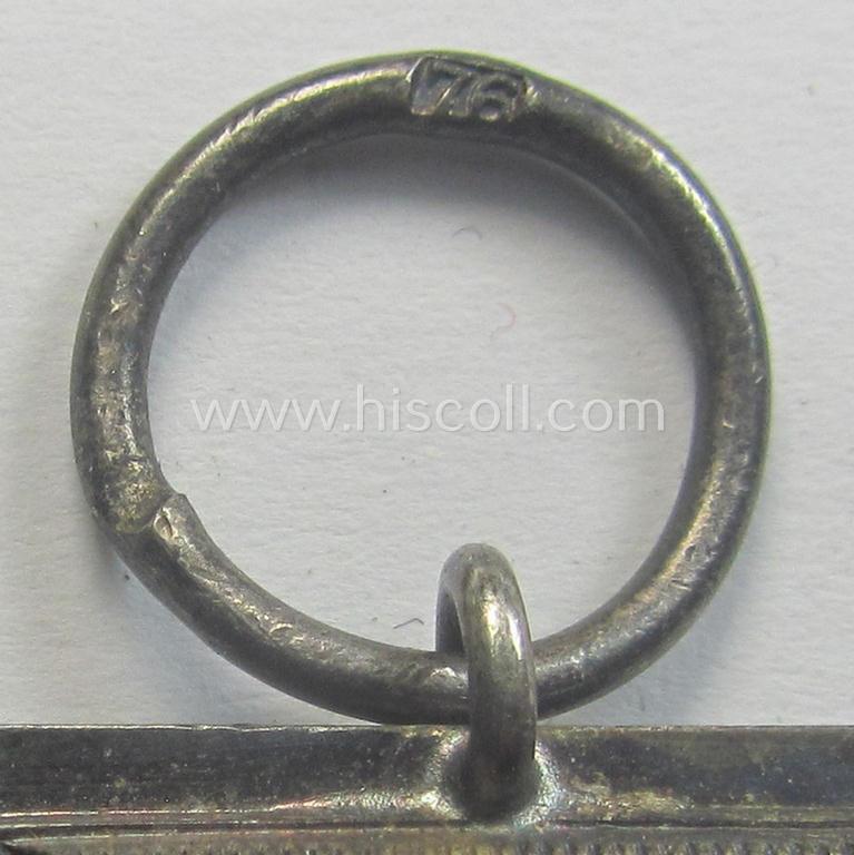 'Eisernes Kreuz 2. Kl.' being a maker- (ie. '76'-) marked example that comes stored in its period 'Zellstoff'-based pouch by the: 'Ernst L. Müller'-company as was based in the town of Pforzheim