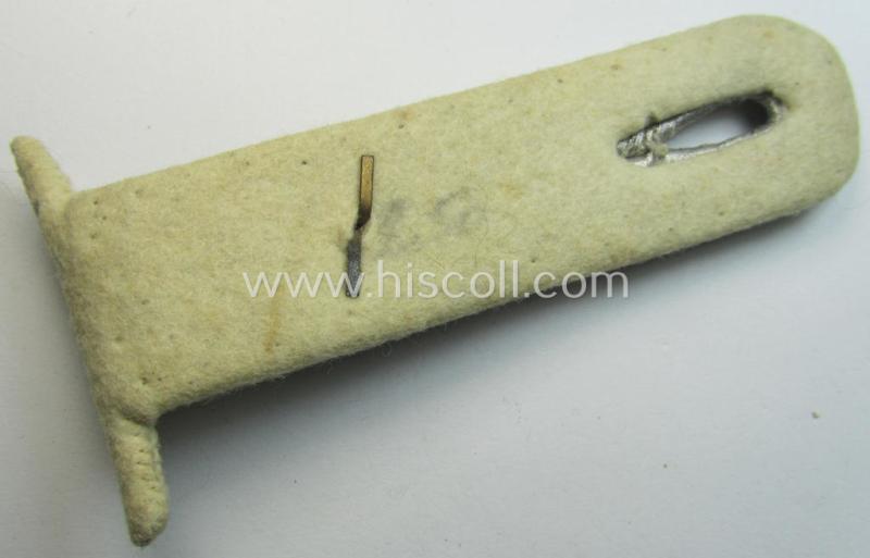 Neat - albeit single but nevertheless not that easily encountered! - WH (Heeres) officers'-type shoulderboard as piped in the white-toned branchcolour as was intended for usage by an: 'Oberleutnant der Infanterie-Truppen'