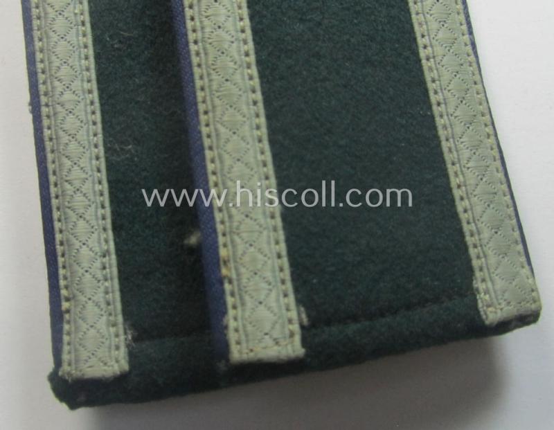 Pair of WH (Heeres) so-called: 'M40 o. M41'-pattern, NCO-type shoulderstraps: 'Unteroffizier einer Sanitäts-Abtlgs.'